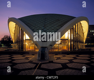 Abendaufnahme Mit Beleuchtung, Stadttheater Und Opernhaus in Dortmund, Ruhrgebiet, Nordrhein-Westfalen Stockfoto