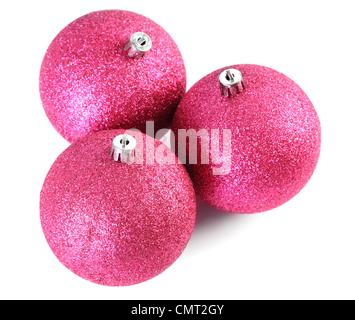 Draufsicht der drei rote Christbaumkugeln isoliert auf weiss, Fokus auf vorderen ball Stockfoto