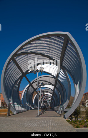 El Puente Arganzuela Brücke in Madrid Rio neue Parklandschaft Naherholungsgebiet rund um den Fluss Manzanares Madrid Spanien Europa Stockfoto