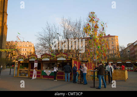 Ostermarkt am Namesti Miru Platz Vinohrady Bezirk Prag Tschechische Republik Europa Stockfoto