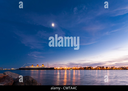 Die ersten RMS Queen Mary Ozeandampfer, dauerhaft vor Anker, jetzt nach Hause, Hotel, Bars und Restaurants. Long Beach CA Kalifornien USA Stockfoto