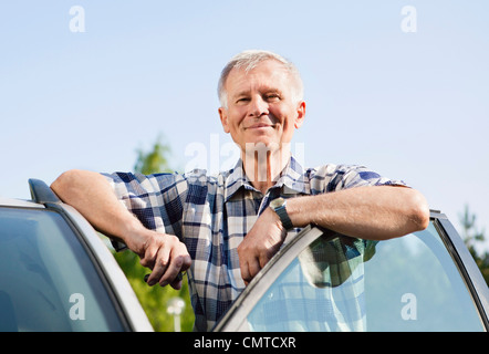 Porträt von senior woman Blick in die Kamera Stockfoto