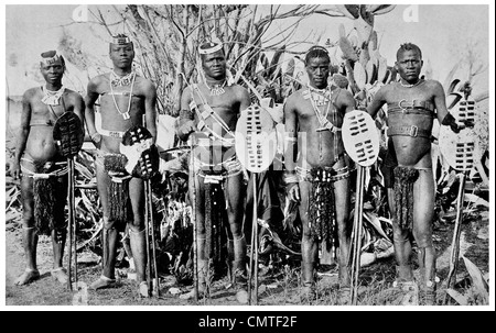 1925-Krieger von Crack Royal Zulu Impi König Chaka Stockfoto