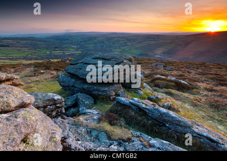 Blick vom Bell Tor in Richtung Widecombe im Moor, Dartmoor National Park, Devon, Südwestengland, Europa Stockfoto