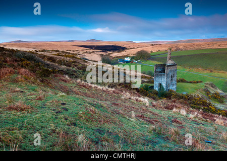 Reste der alten Wheal Betsy Maschinenhaus in der Nähe von Tavistock, Rand des Dartmoor National Park, Mary Tavy, Devon, England, UK Stockfoto