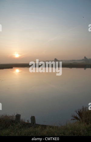 Am frühen Morgen, kurz nach Sonnenaufgang, Newtown Hafen, Isle Of Wight Stockfoto