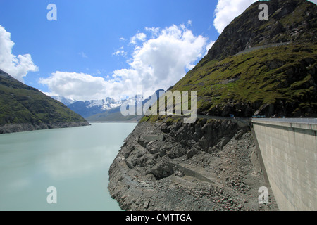 Lac des Dix am Staudamm Grande Dixence durch schönes Wetter, Schweiz Stockfoto