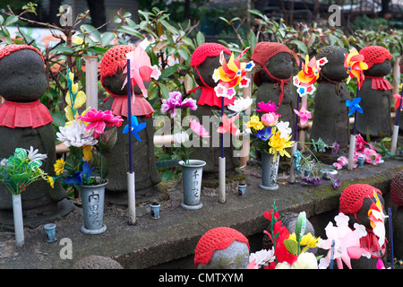 Jizo Statuen Zojo-Ji Tempel, Tokyo, Japan Stockfoto