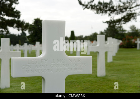 General Mc Nair Grab auf der American Nationalfriedhof und Denkmal über Omaha Beach in Saint-Laurent in der Normandie Stockfoto