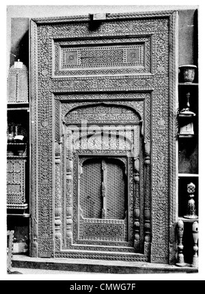 1905 Carved Holztür aus Punjab, Indien Stockfoto