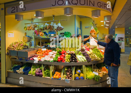 Obst stall Nueva Mercado De La Encarrnacion Markt in Metropol Parasol komplexe Sevilla Andalusien Spanien Stockfoto