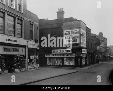 Dudley Street, Wolverhampton, Anfang 20. Jhdt. Die Räumlichkeiten des irischen Leinen-Depot an der Ecke der Kreuzung mit König Stockfoto