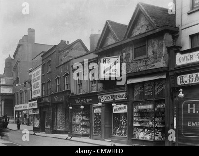 Dudley Street, Wolverhampton, Anfang 20. Jhdt. Eine Reihe von Einzelhandel Räumlichkeiten in Dudley Street. Auf der linken Seite, auf der anderen Seite des Stockfoto