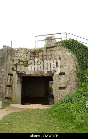 5. Engineer Special Brigade Memorial Erinnerung an die D-Day-Toten am deutschen Bunker WN62 mit Blick auf Omaha Beach in der Normandie Stockfoto