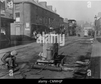 Dudley Road, Wolverhampton, Anfang 20. Jhdt. Eine geschäftige Szene in Dudley Street nahe der Kreuzung mit der Drayton Street Stockfoto