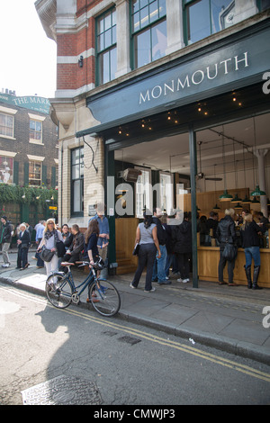 Als den besten Kaffee in London. Monmouth Coffee Company, Borough Market in der Park Street in London, UK Stockfoto