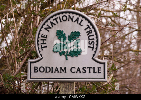 Bodiam Castle East Sussex Uk National Trust Sign (entnommen aus öffentlichem Eigentum und nicht auf dem National Trust Land) Stockfoto