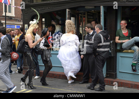 Gay feiern in Soho nach der königlichen Hochzeit von Prinz William und Kate Middleton Stockfoto