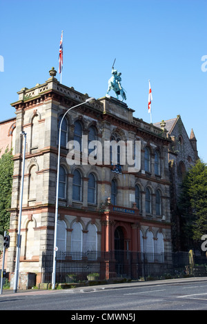 Clifton Street Belfast Orange Halle mit der Statue von König Wilhelm auf der Oberseite und Steinfassade Belfast Nordirland Vereinigtes Königreich Stockfoto