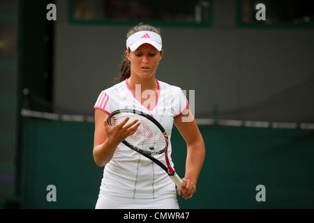 Laura Robson (GB) auf Platz in der 2. Runde von Wimbledon Tennis-Meisterschaften 2011 Stockfoto