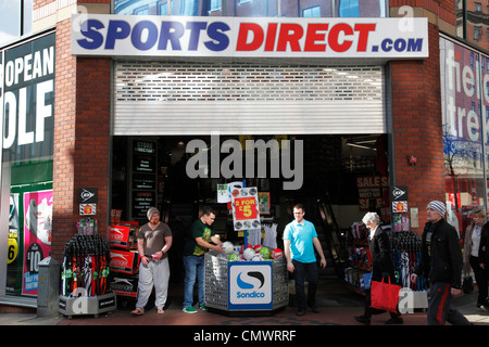 Ein Sport-Direct.com-Geschäft in Leeds, England, Vereinigtes Königreich Stockfoto