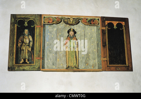 Geschnitzte hölzerne Triptychon in der Kirche St. Michael (erbaut im Jahre 1681-1689) – Paimio, Finnland Stockfoto