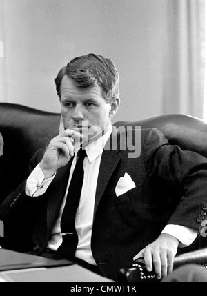 ROBERT F KENNEDY (1925-1968) als US Attorney General im Weißen Haus im Jahr 1964 Stockfoto