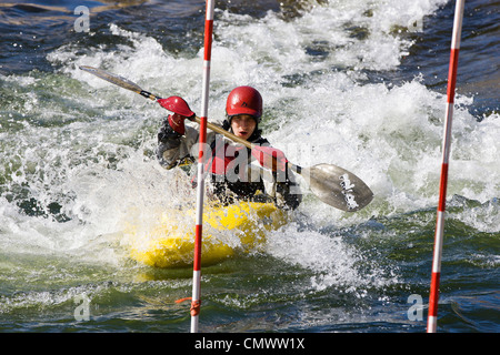 Wildwasser-Kajak-Slalom-Rennen, Arkansas River, Salida, Colorado, USA Stockfoto