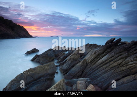 Dämmerung über die Coral Sea bei Yorkeys Knob, Cairns, Queensland, Australien Stockfoto