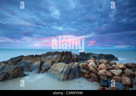 Dämmerung über die Coral Sea bei Yorkeys Knob, Cairns, Queensland, Australien Stockfoto