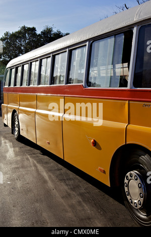 Alte gelbe Leyland Bus, Malta, Mittelmeer, Europa Stockfoto