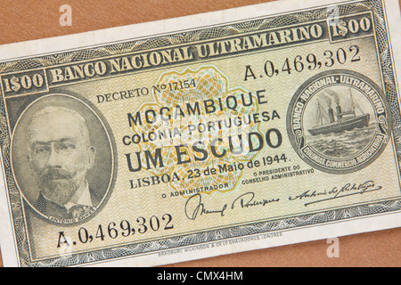 Mosambik - Banknote aus der ehemaligen portugiesischen Kolonie Mosambik Mocambique datiert 1944 ausgestellt in Lissabon Stockfoto