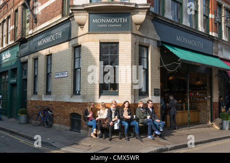 Als den besten Kaffee in London. Monmouth Coffee Company, Borough Market in der Park Street in London, UK Stockfoto