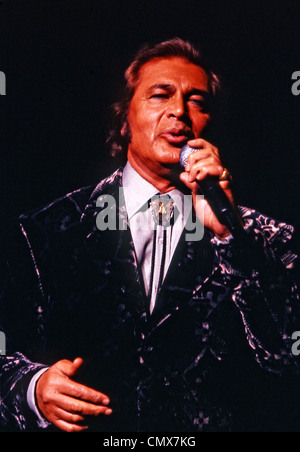 ENGELBERT HUMPERDINCK (Gerry Dorsey) UK-Sänger im Februar 1998. Stockfoto