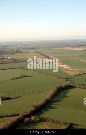 Tibenham Flugplatz in Norfolk, gesehen aus einem Heißluftballon Stockfoto