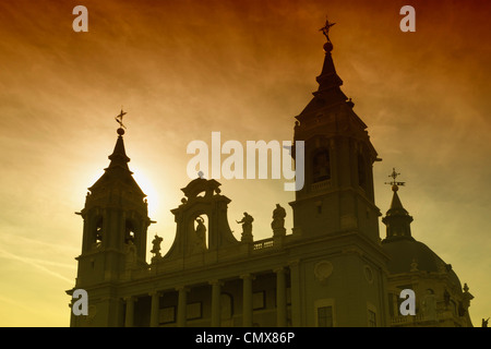 Madrid, Spanien. Catedral Nuestra Señora De La Almudena. Unsere Liebe Frau von Almudena-Kathedrale. Stockfoto