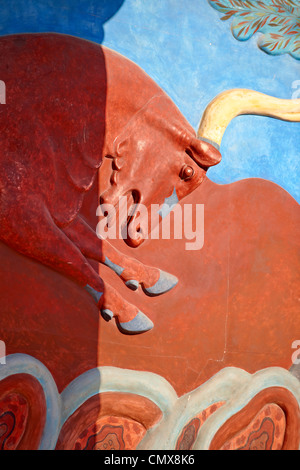 Arthur Evans Rekonstruktion von A Bull Relief Fresko des Nouth Pfeilerhalle, Knossos minoische Ausgrabungsstätte, Crete Stockfoto