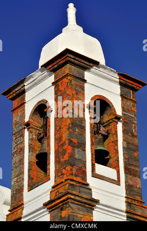 Portugal, Alentejo: Turm der mittelalterlichen Pfarrkirche unserer lieben Frau von Lagoa in Monsaraz Stockfoto