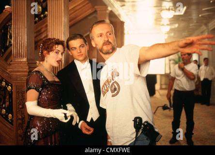 TITANIC 1997 Paramount/TCF Film. Schriftsteller und Directyor James Cameron mit Kate Winslet und Leonardo DiCaprio Stockfoto