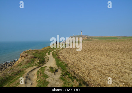 Fuß auf den Felsen in Richtung Cap Gris-Nez, Côte Opale, Frankreich Stockfoto