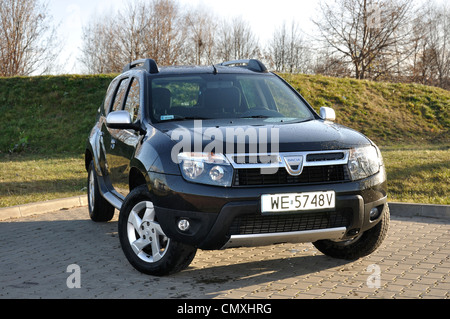 Dacia Duster - mein 2010 - beliebte rumänische sport Nutzfahrzeug (Segment H) - auf dem Parkplatz Stockfoto