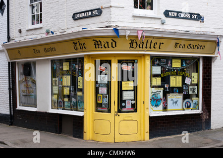 Der Mad Hatter Tea Garden an der Ecke der Lombard Street und New Cross Street in Margate, Kent. Stockfoto