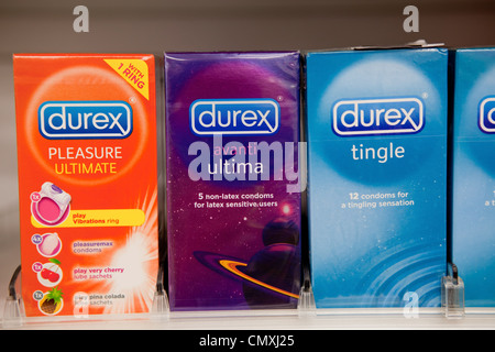 Anzeige von Durex in einer Apotheke Stockfoto