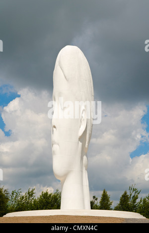 Der Traum. 20m hohe Skulptur entworfen von Jaume Plensa auf dem Gelände der ehemaligen Zeche Sutton Manor in St.Helens Merseyside Stockfoto