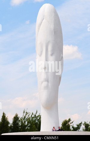 Der Traum. 20m hohe Skulptur entworfen von Jaume Plensa auf dem Gelände der ehemaligen Zeche Sutton Manor in St.Helens Merseyside Stockfoto