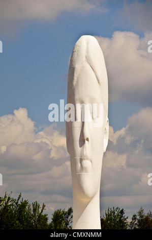 Der Traum. 20m hohe Skulptur entworfen von Jaume Plensa auf dem Gelände der ehemaligen Zeche Sutton Manor in St.Helens Merseyside Stockfoto