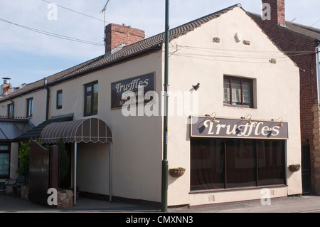 Kippax High Street; Unternehmen Stockfoto