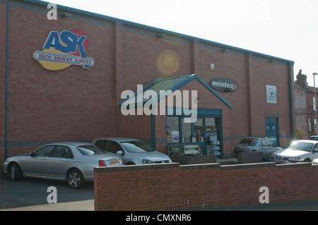 Kippax High Street; Unternehmen Stockfoto