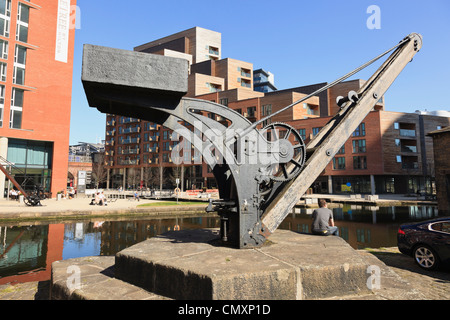 Industrielle Artefakt von Leeds und Liverpool Canal in der sanierten Uferpromenade. Kornkammer Wharf, Leeds, Yorkshire, England, Vereinigtes Königreich. Stockfoto