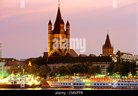 Abend, Gross St. Martin, Köln Stockfoto